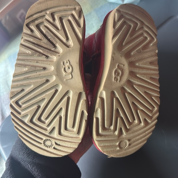 Shiny Red Uggs size 8 - Picture 6 of 6